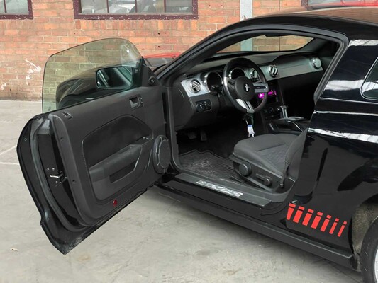 Ford Mustang Base 4.0 V8 211hp 2007