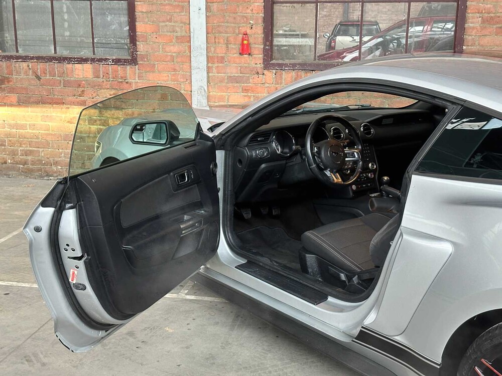 Ford Mustang 3.7L V6 V-förmiges Coupé 305PS 2016