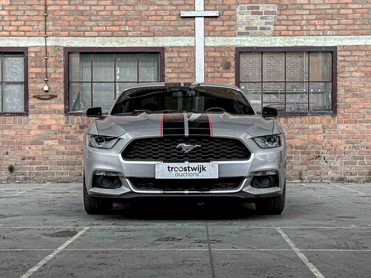 Ford Mustang 3.7L V6 V-Shaped Coupe 305hp 2016