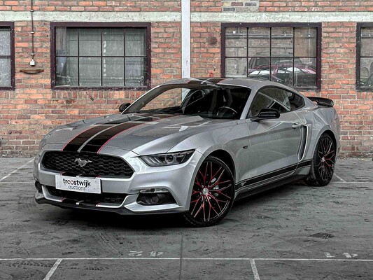 Ford Mustang 3.7L V6 V-Shaped Coupe 305hp 2016