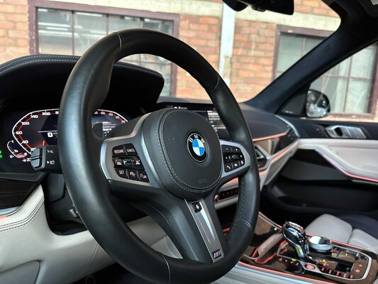 BMW X7 M50i 4.4 V8 High Executive 530hp 2021 (Original-NL + 1st Owner) G07, L-318-RB