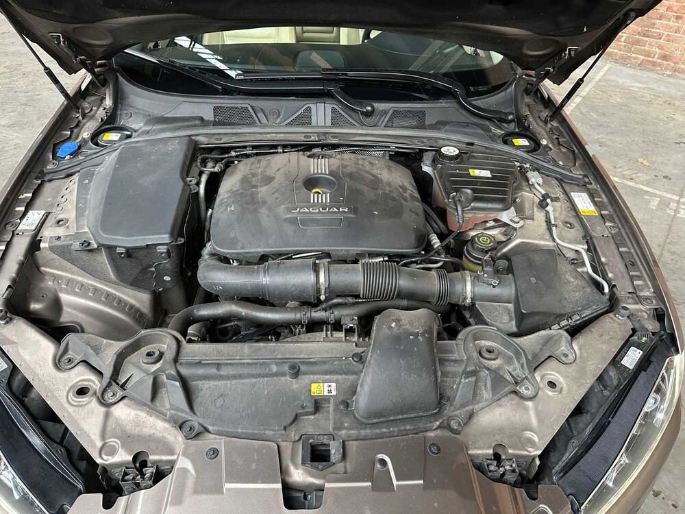 Jaguar XF 2.0 Luxury (Original-NL) 241hp 2015, 8-ZKT-10