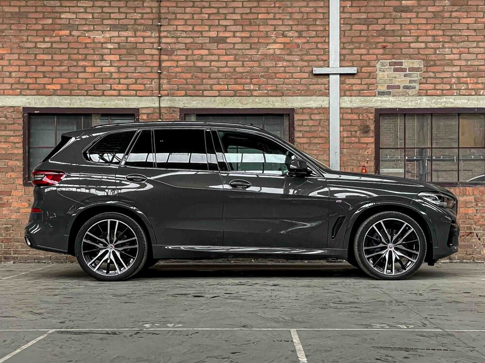 BMW X5 xDrive30d M-Sport 286PS 2023 (Original-NL), T-889-DV