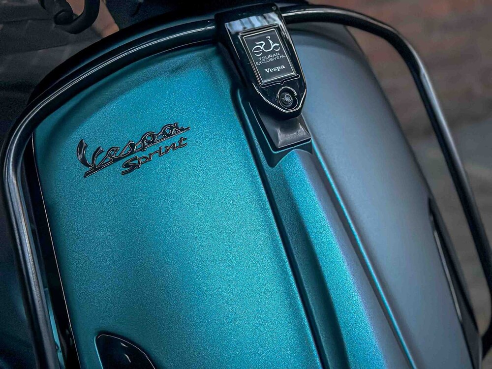 Vespa Sprint Custom 4T -Full Option- 2016, DGT-63-R Scooter