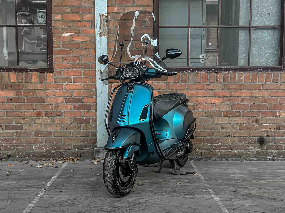 Vespa Sprint Custom 4T -Full Option- 2016, DGT-63-R Scooter