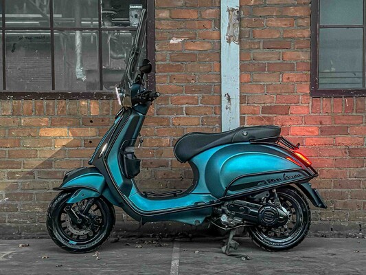 Vespa Sprint Custom 4T -Full Option- 2016, DGT-63-R Scooter