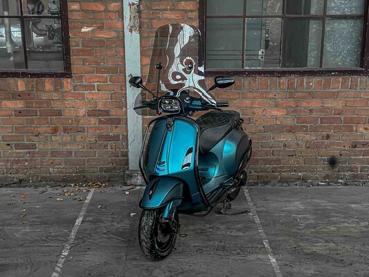 Vespa Sprint Custom 4T -Full Option- 2016, DGT-63-R Scooter