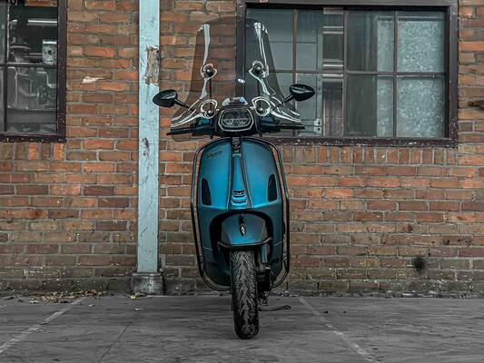 Vespa Sprint Custom 4T -Full Option- 2016, DGT-63-R Scooter