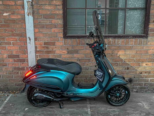 Vespa Sprint Custom 4T -Full Option- 2016, DGT-63-R Scooter