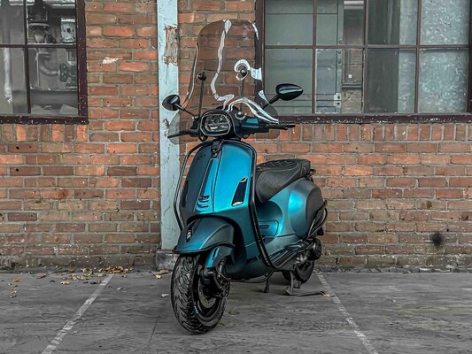 Vespa Sprint Custom 4T -Full Option- 2016, DGT-63-R Scooter