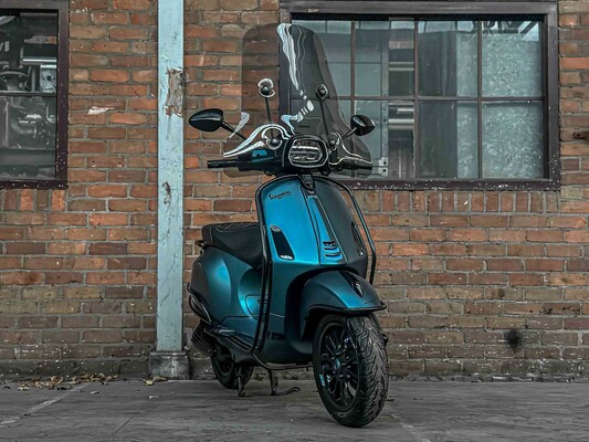 Vespa Sprint Custom 4T -Full Option- 2016, DGT-63-R Scooter