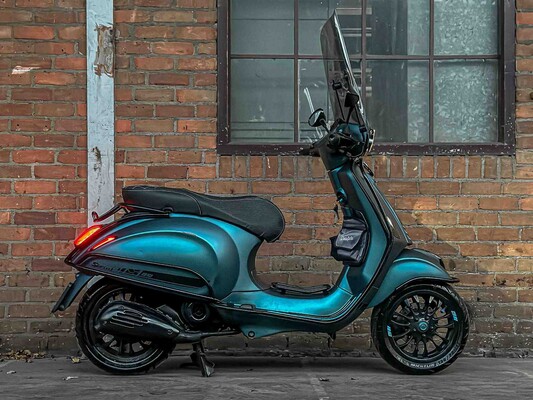 Vespa Sprint Custom 4T -Full Option- 2016, DGT-63-R Scooter