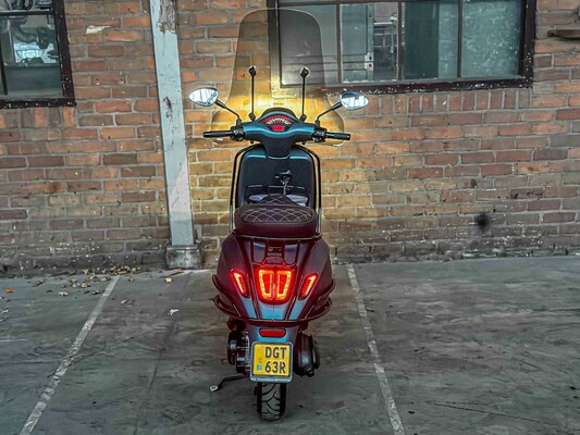 Vespa Sprint Custom 4T -Full Option- 2016, DGT-63-R Scooter