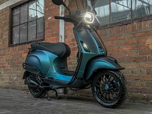 Vespa Sprint Custom 4T -Full Option- 2016, DGT-63-R Scooter