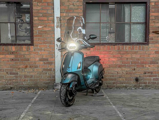 Vespa Sprint Custom 4T -Full Option- 2016, DGT-63-R Scooter