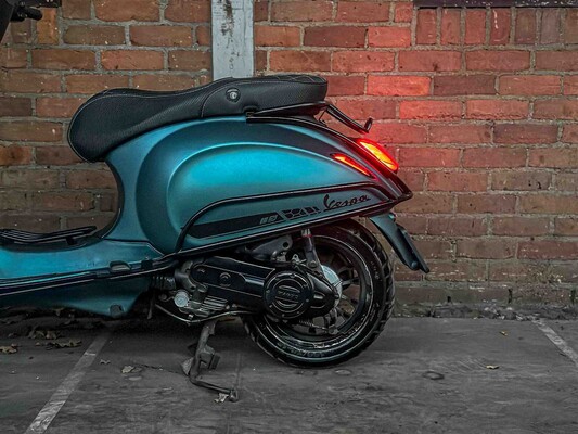 Vespa Sprint Custom 4T -Full Option- 2016, DGT-63-R Scooter