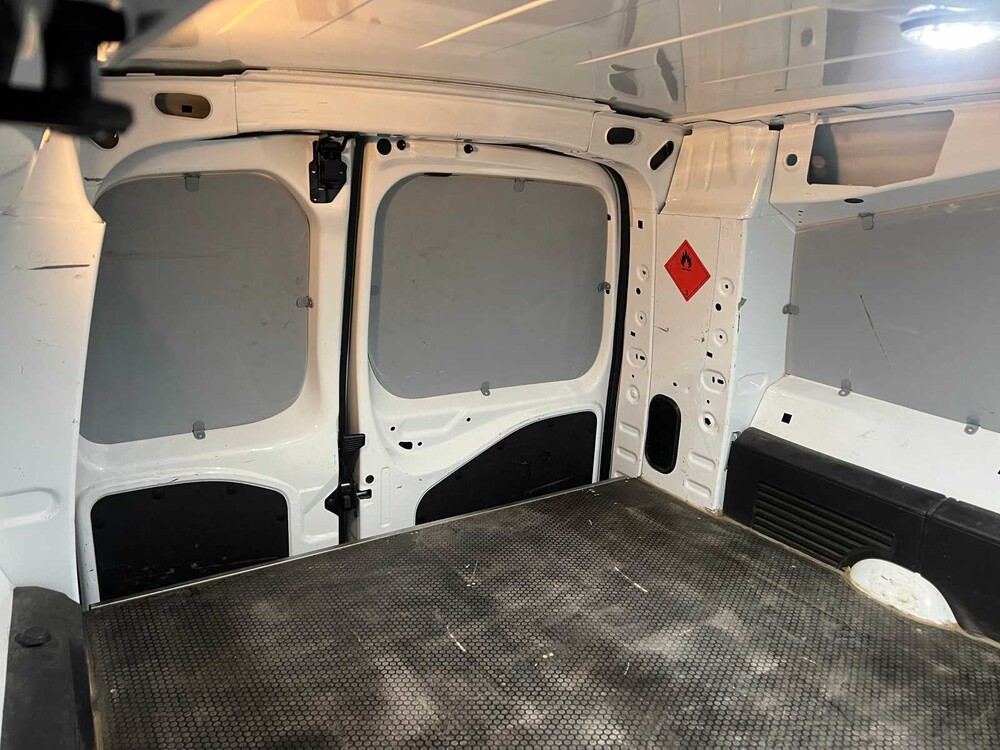 Peugeot Partner 7 99pk 2018, V-748-RD