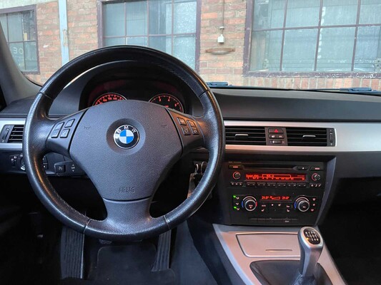 BMW 3-series 318i Business line 143hp 2010, L-615-RN