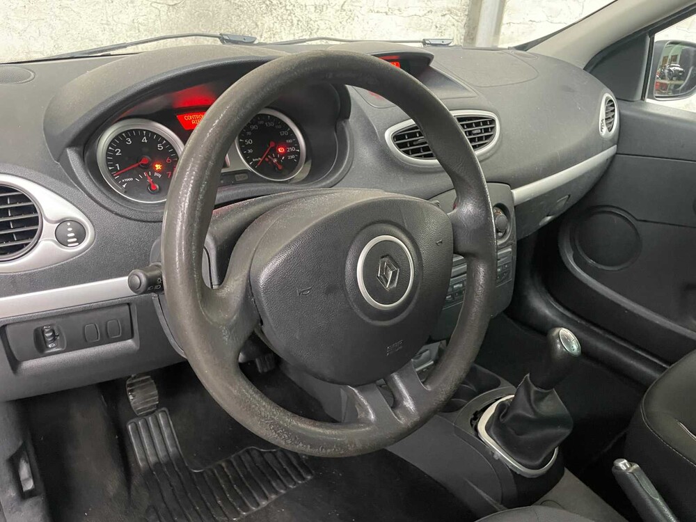 Renault Clio Kombi 1.2-16V Authentique 75PS 2011 (Original-NL), 06-RFL-1