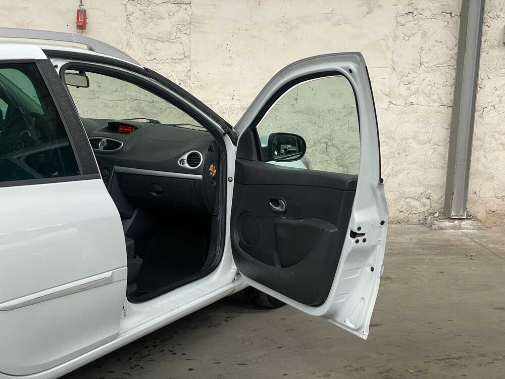 Renault Clio Kombi 1.2-16V Authentique 75PS 2011 (Original-NL), 06-RFL-1