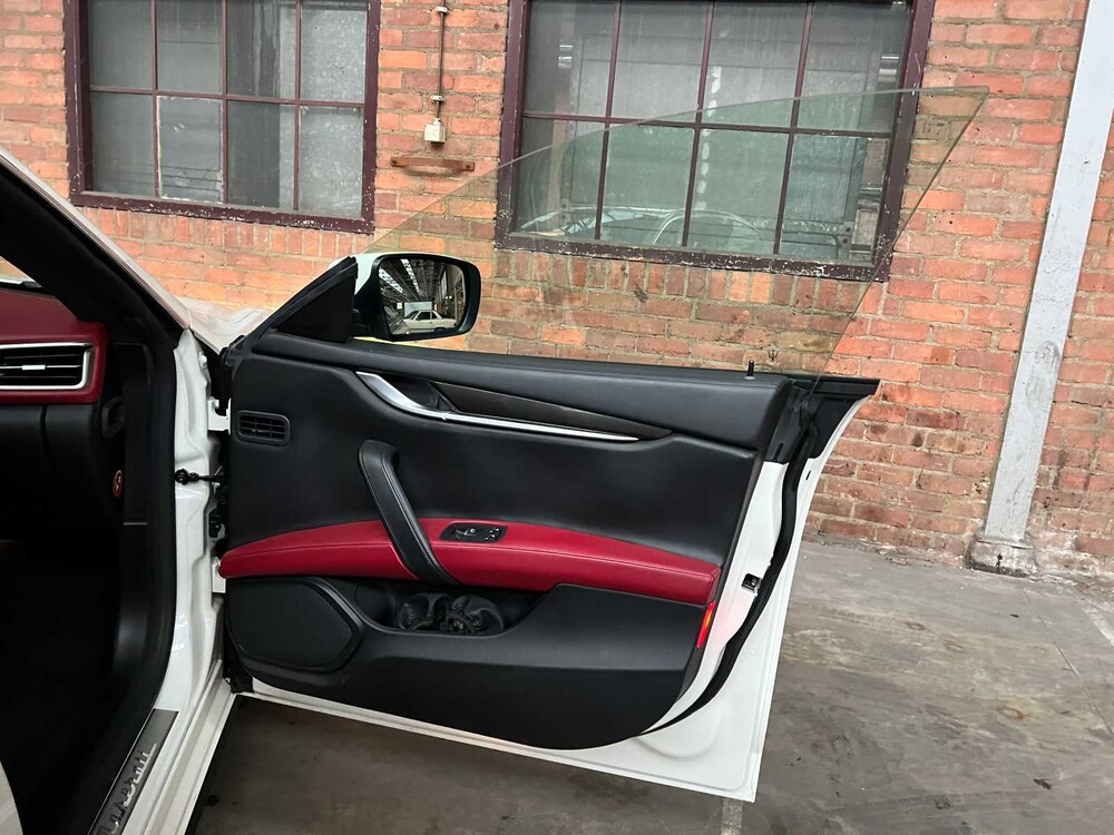 Maserati Ghibli 3.0 V6 338hp 2015