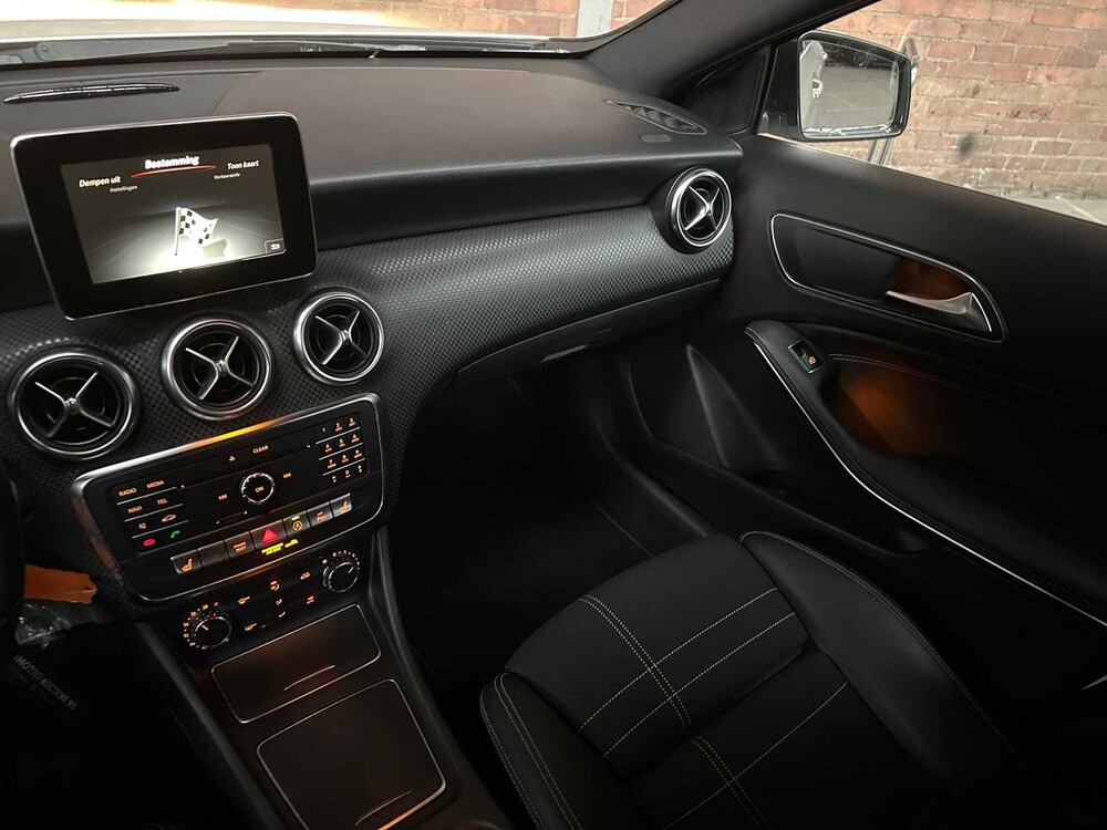 Mercedes-Benz A180 Prestige 122hp 2015 A-Class, SB-441-F