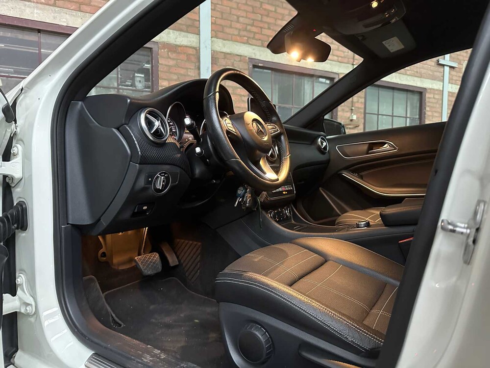 Mercedes-Benz A180 Prestige 122hp 2015 A-Class, SB-441-F