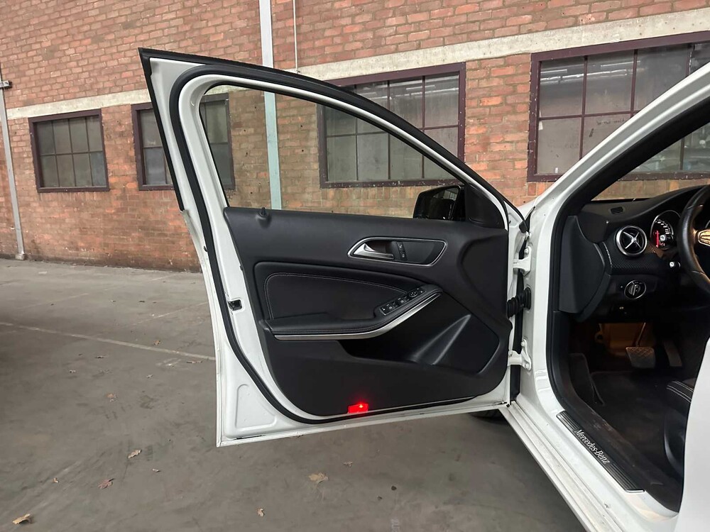 Mercedes-Benz A180 Prestige 122hp 2015 A-Class, SB-441-F