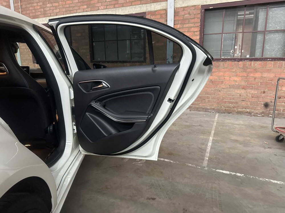 Mercedes-Benz A180 Prestige 122hp 2015 A-Class, SB-441-F