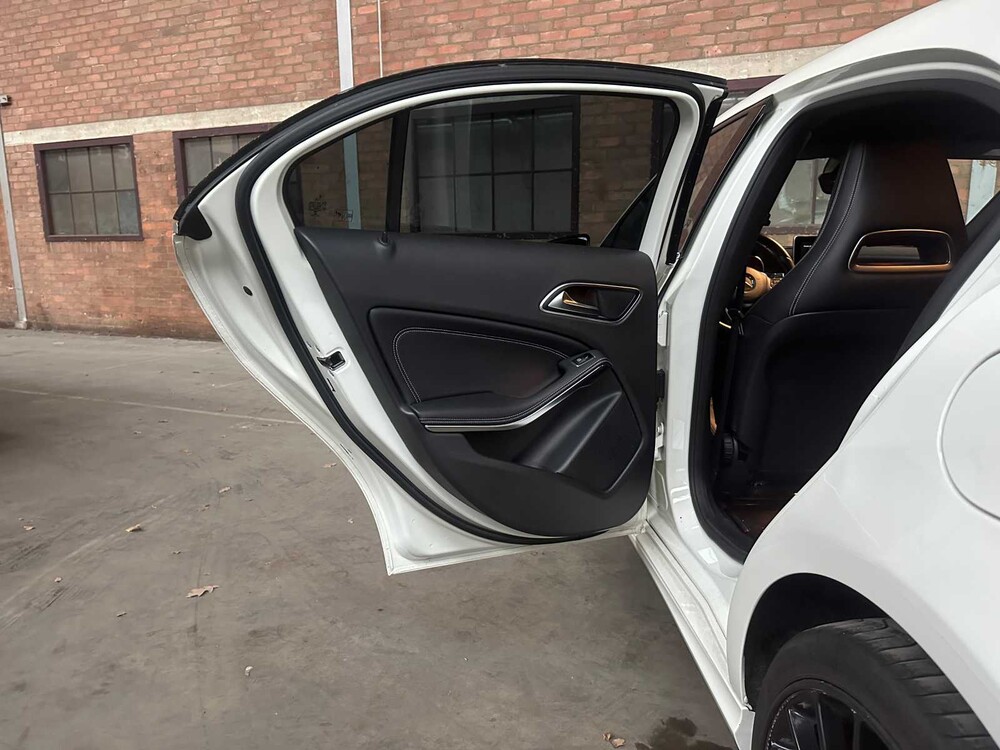 Mercedes-Benz A180 Prestige 122hp 2015 A-Class, SB-441-F