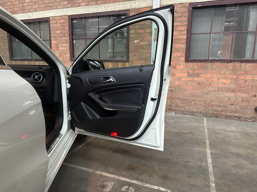 Mercedes-Benz A180 Prestige 122hp 2015 A-Class, SB-441-F