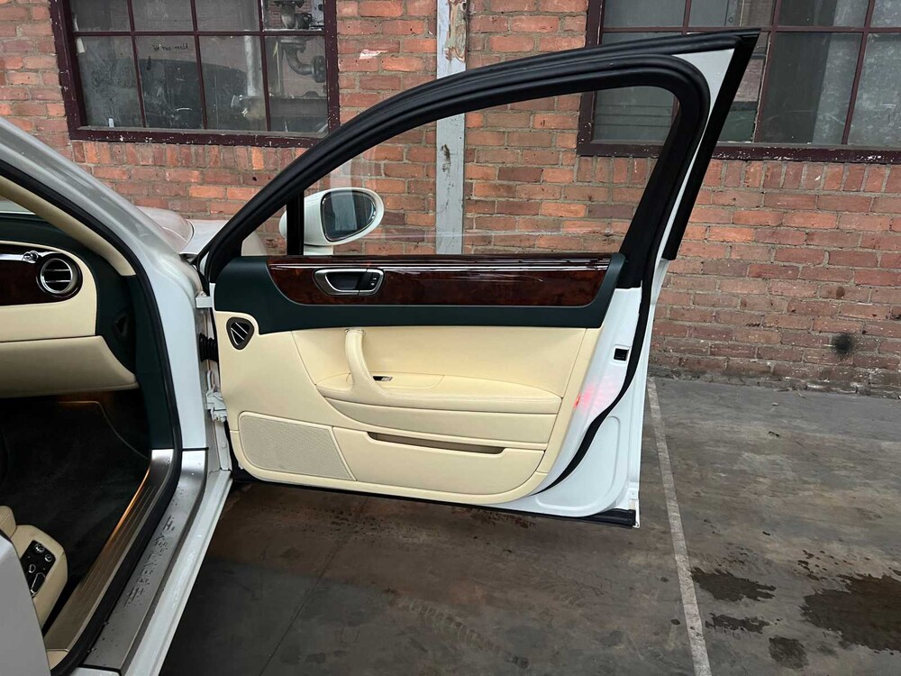 Bentley Continental Flying Spur 6.0 W12 525PS 2006 Youngtimer