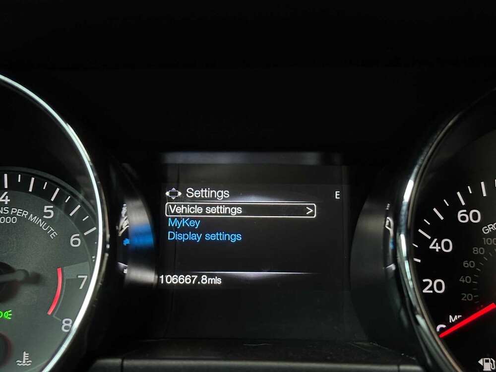 Ford Mustang 3.7L V6 V-Shaped Coupe 305pk 2016