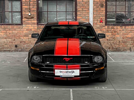 Ford Mustang Base 4.0 V8 211pk 2007