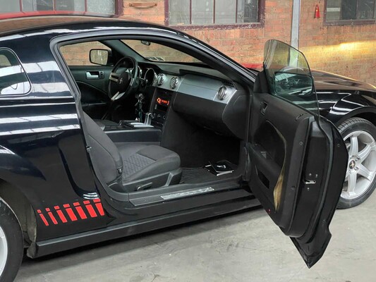 Ford Mustang Base 4.0 V8 211pk 2007