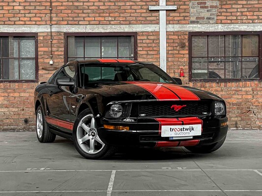 Ford Mustang Base 4.0 V8 211pk 2007