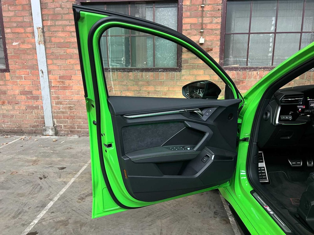 Audi RS3 Limousine 2.5 TFSI Quattro 400PS 2023, NL Nummernschild (WERKSGARANTIE)