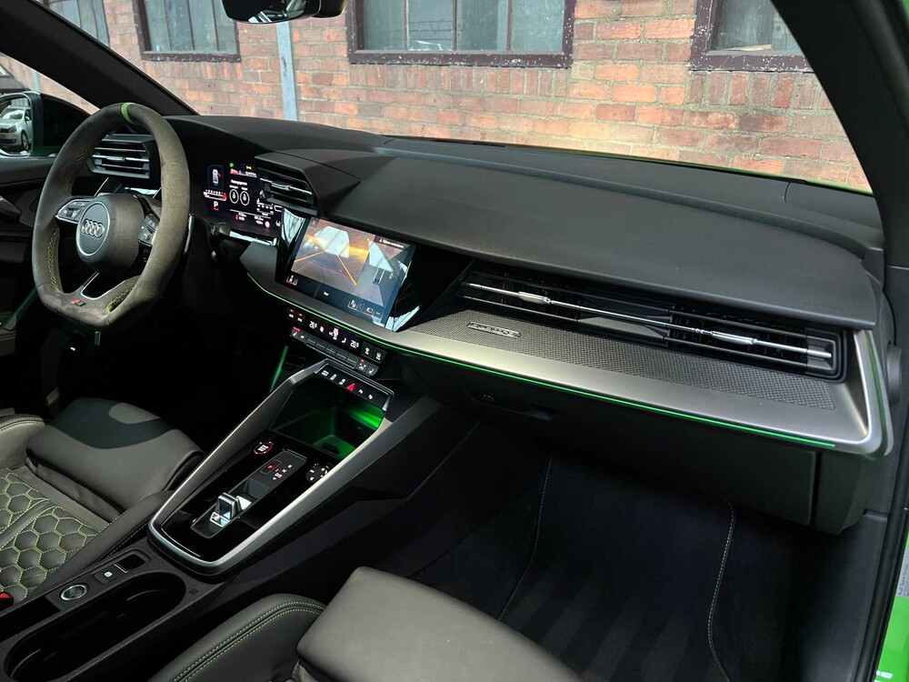 Audi RS3 Limousine 2.5 TFSI Quattro 400PS 2023, NL Nummernschild (WERKSGARANTIE)