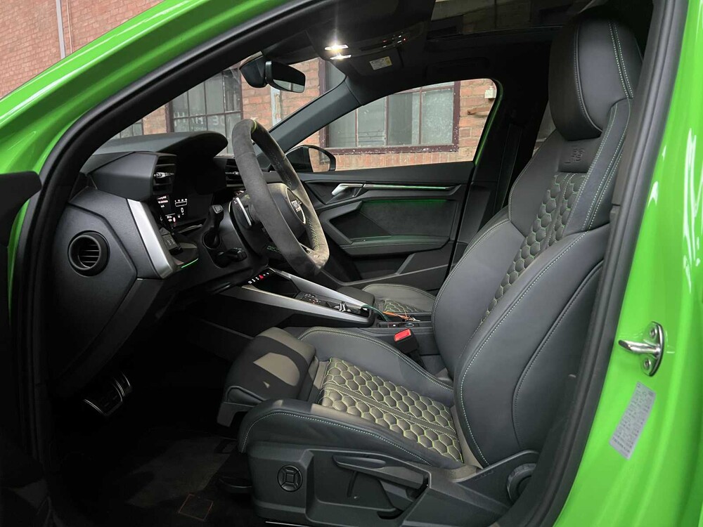 Audi RS3 Limousine 2.5 TFSI Quattro 400PS 2023, NL Nummernschild (WERKSGARANTIE)