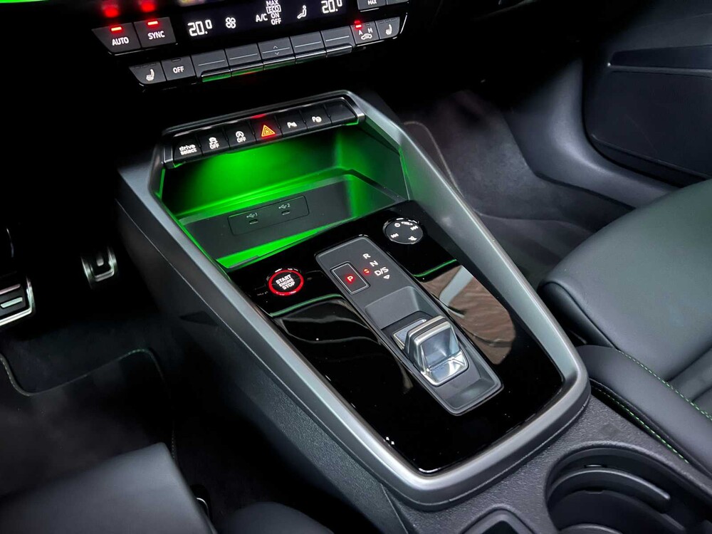 Audi RS3 Limousine 2.5 TFSI Quattro 400PS 2023, NL Nummernschild (WERKSGARANTIE)