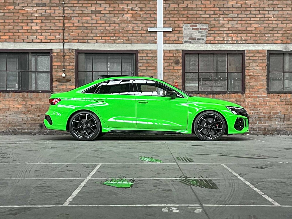 Audi RS3 Limousine 2.5 TFSI Quattro 400PS 2023, NL Nummernschild (WERKSGARANTIE)