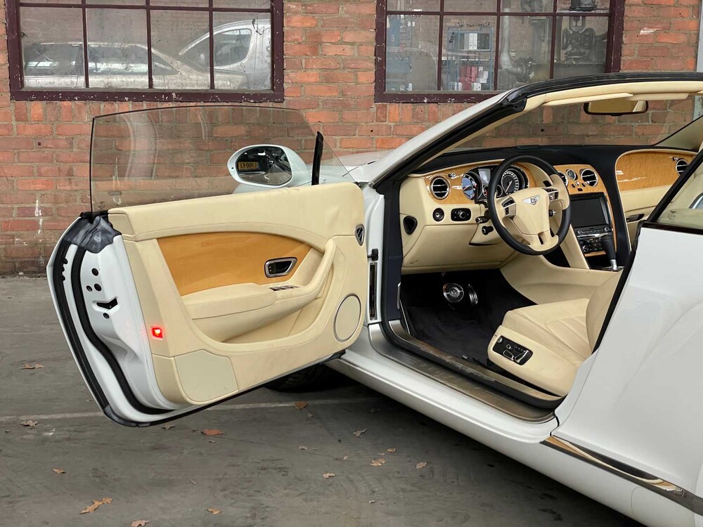 Bentley Continental GTC 4.0 V8 50PS 2012 (8-Gang)