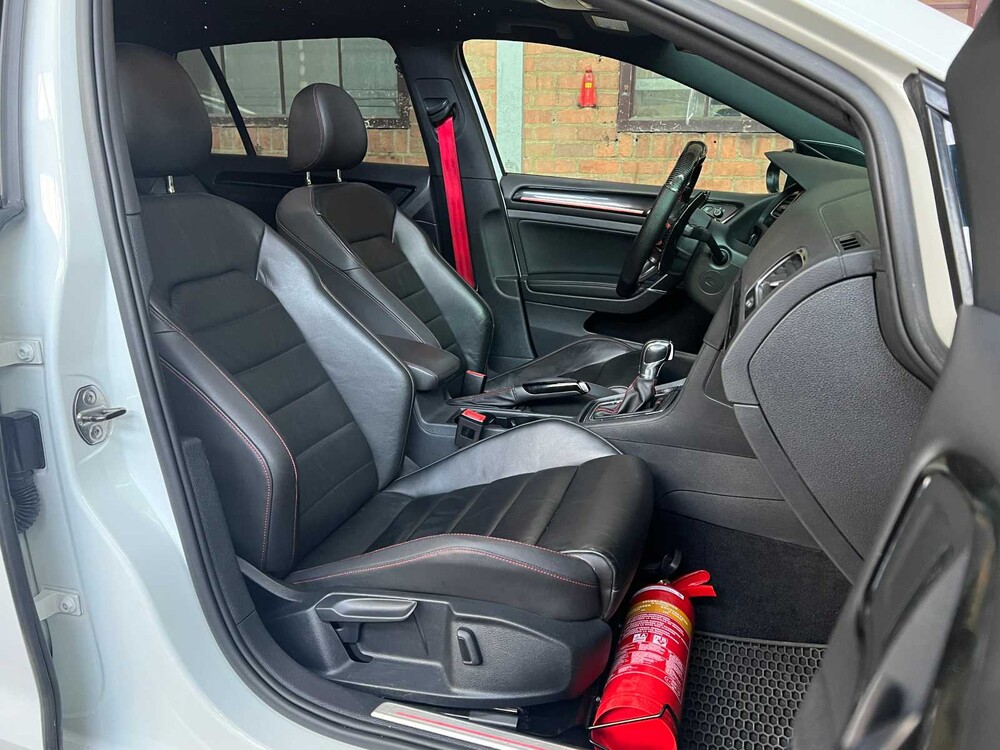 Volkswagen Golf GTI VIII 2.0 TSI 320PS 2015, H-108-FJ