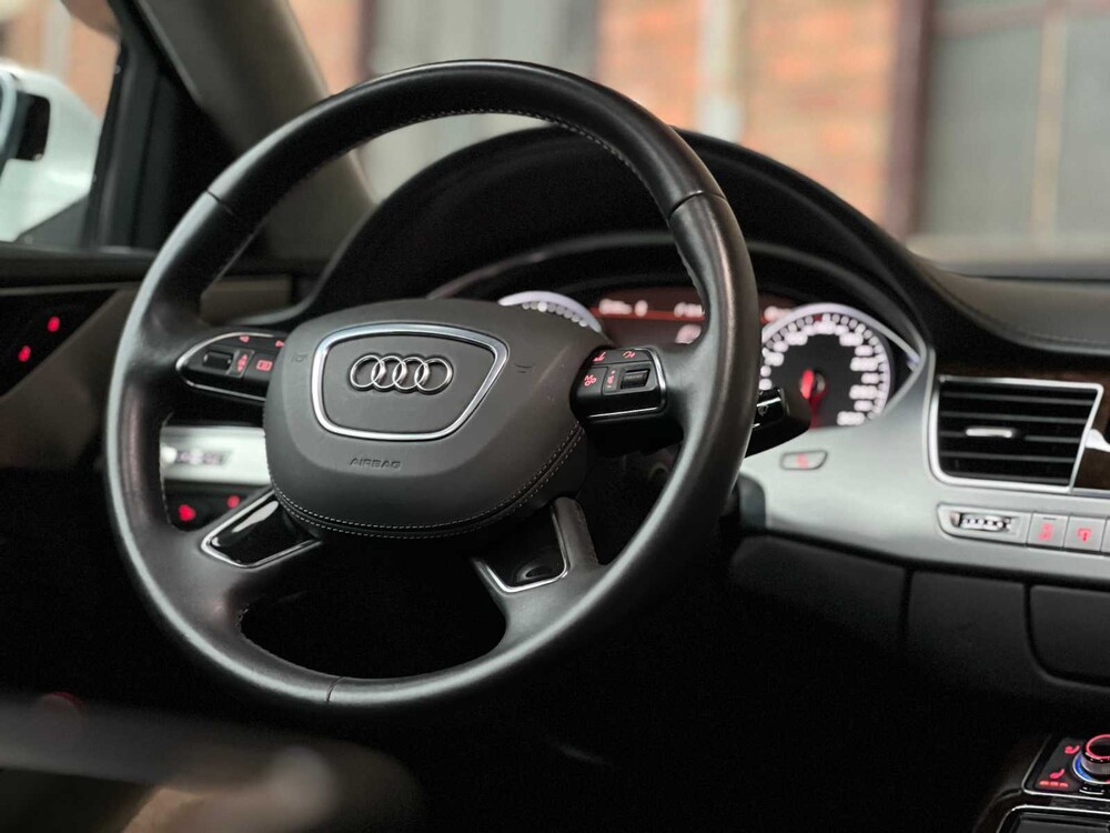 Audi A8 lang 6.3 W12 Quattro 500PS 2013