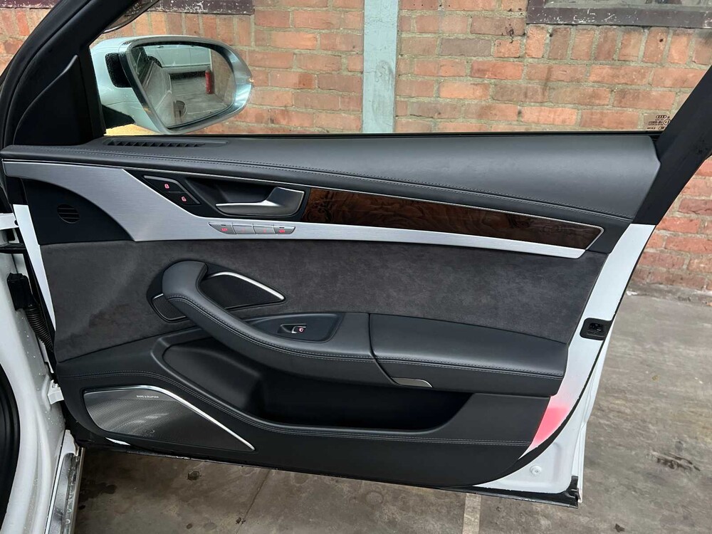 Audi A8 lang 6.3 W12 Quattro 500PS 2013