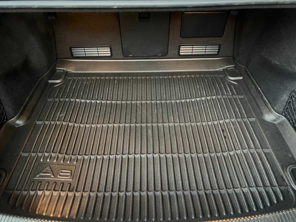 Audi A8 lang 6.3 W12 Quattro 500PS 2013