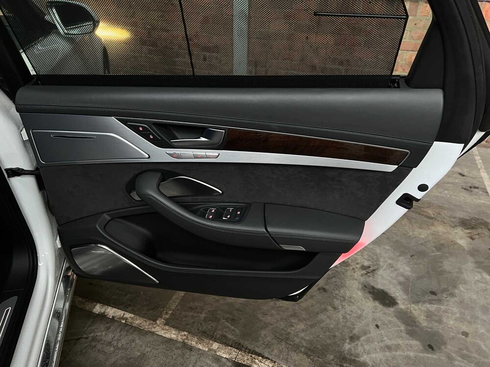 Audi A8 lang 6.3 W12 Quattro 500PS 2013