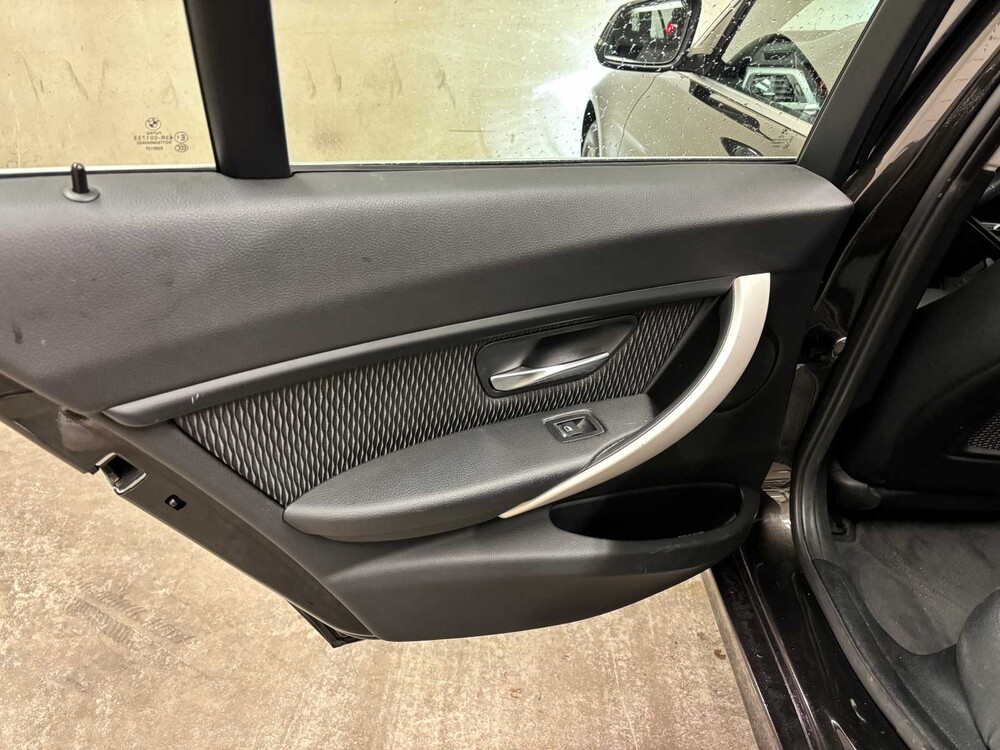 BMW 318i Touring Centennial Executive 136hp 2017 3-Series (ORIGINAL-NL), KZ-621-P