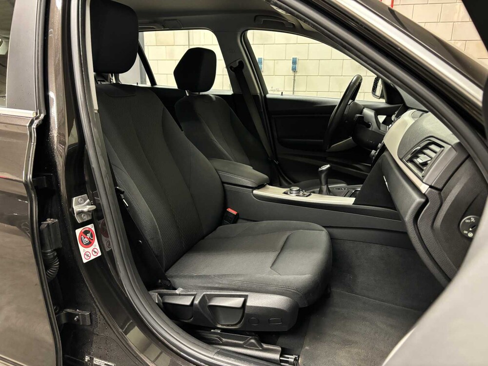 BMW 318i Touring Centennial Executive 136hp 2017 3-Series (ORIGINAL-NL), KZ-621-P