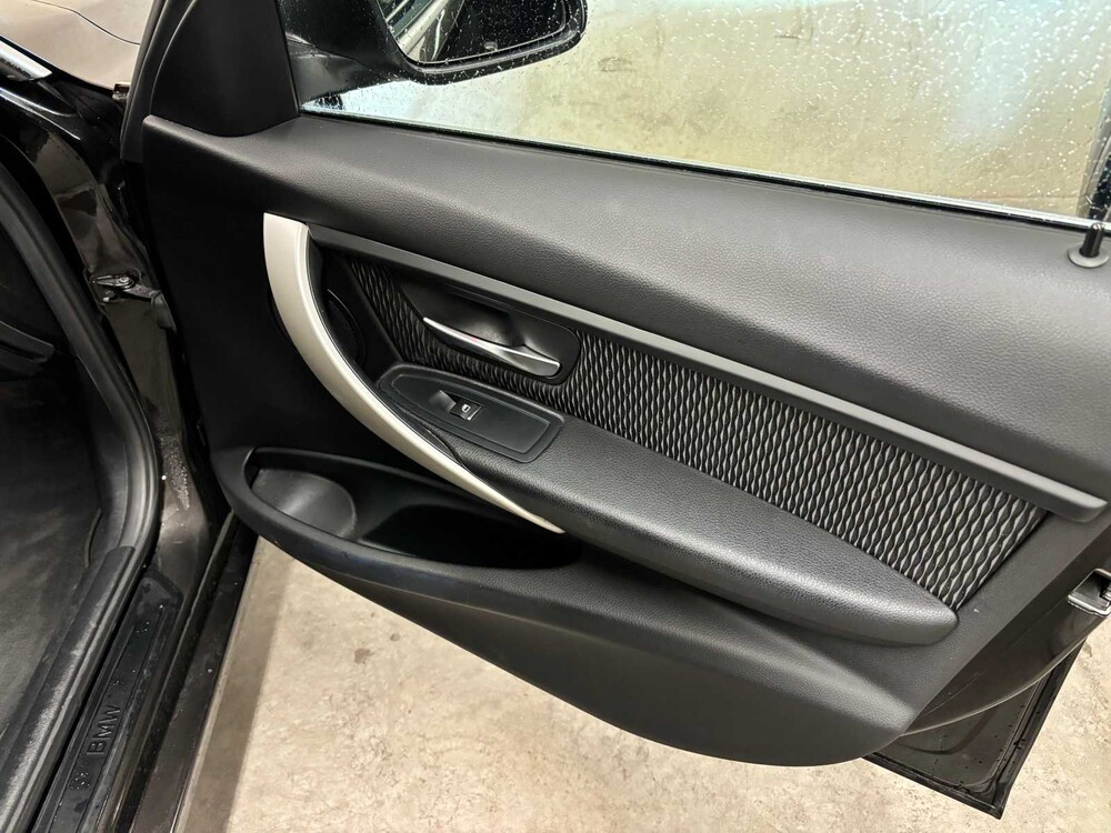 BMW 318i Touring Centennial Executive 136hp 2017 3-Series (ORIGINAL-NL), KZ-621-P